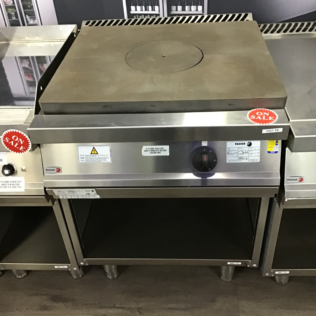Ex-Showroom: Fagor 700 series natural gas cast iron solid top - CG7-10-VIC1010