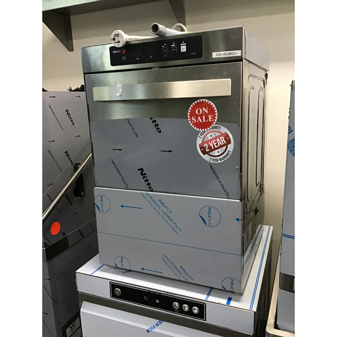 Ex-Showroom: Fagor EVO-CONCEPT glass washer with drain pump and detergent & rinse dispenser cold rinse - CO-402BDD-VIC1012