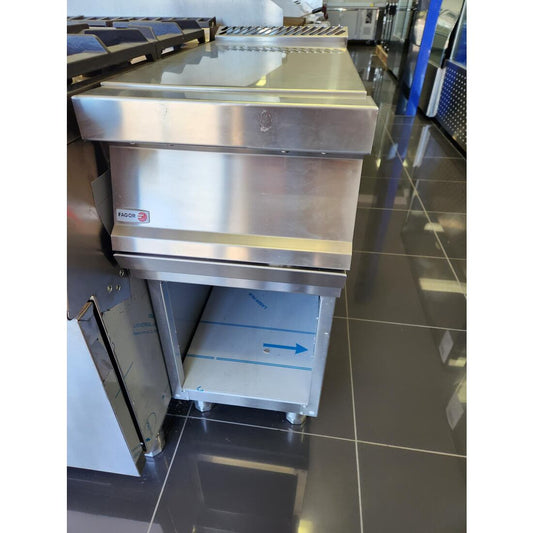 Ex-Showroom: Fagor 700 series work top to integrate into any 700 series line EN7-05-QLD26B