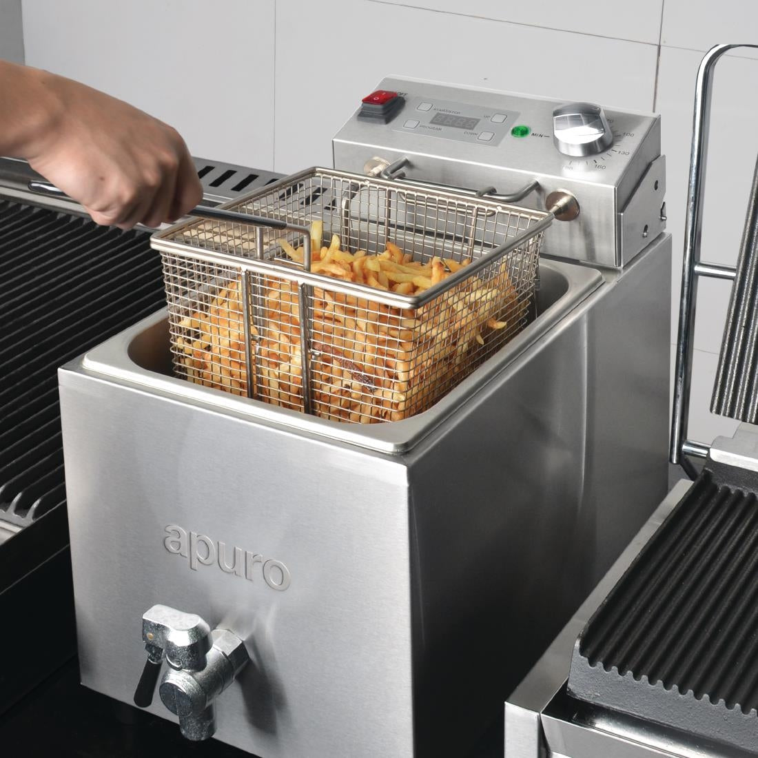 Apuro Single Fryer - 1x8Ltr 2.9kW with Timer