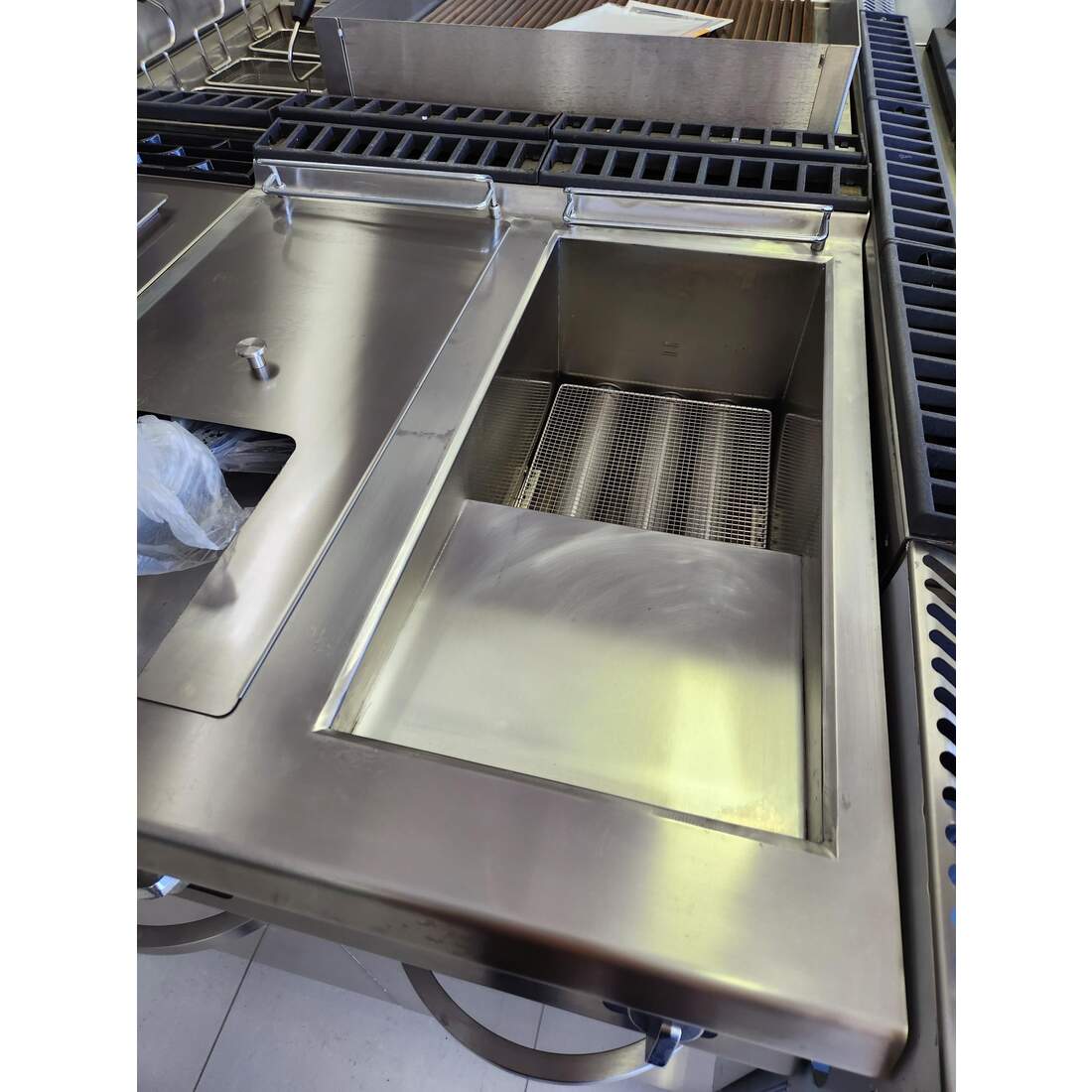 Ex-Showroom: Fagor 900 series NG deep fat fryer FG9-05