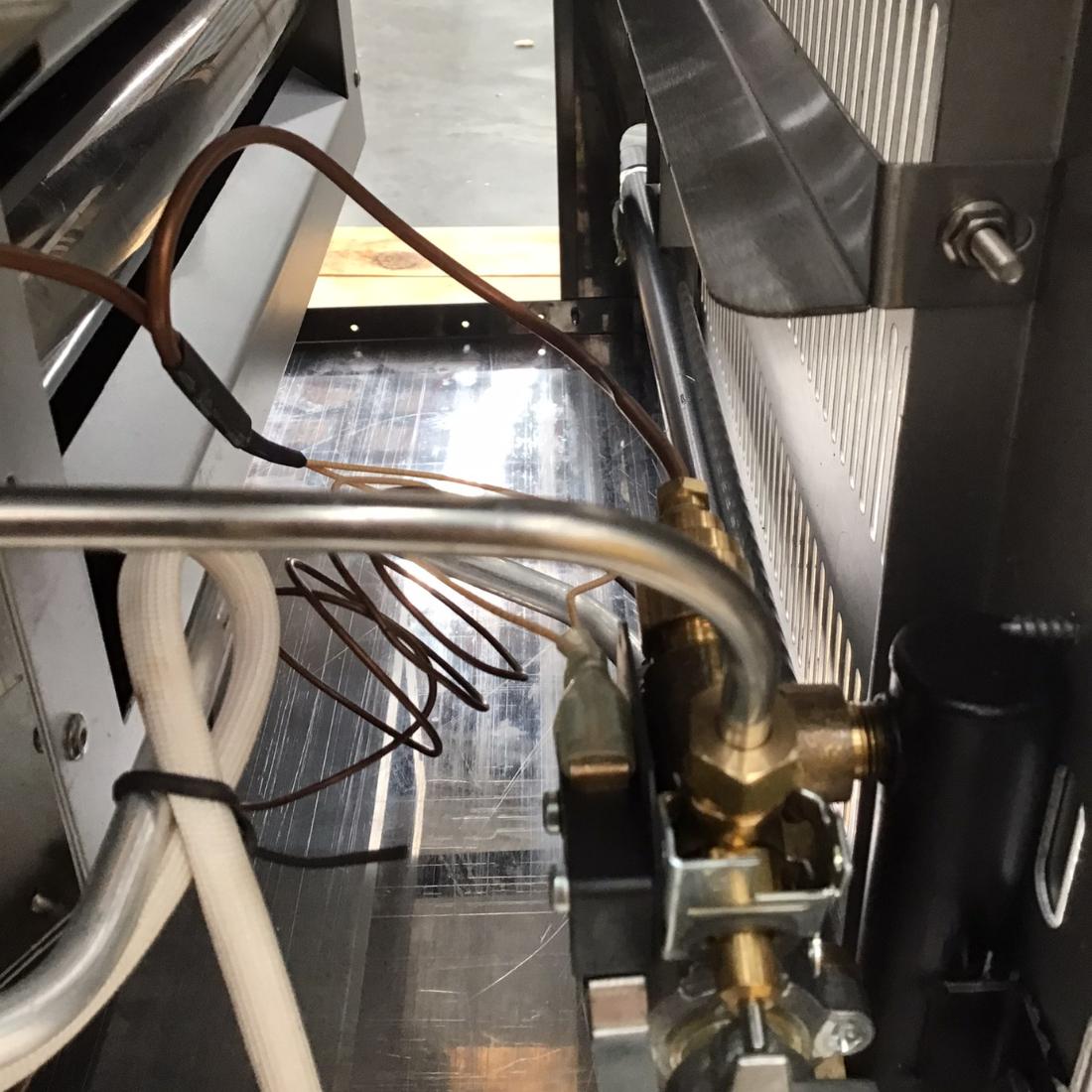 2NDs: Counter top square 2 Shelves Glass cold food display - GN-1200RT-NSW2067