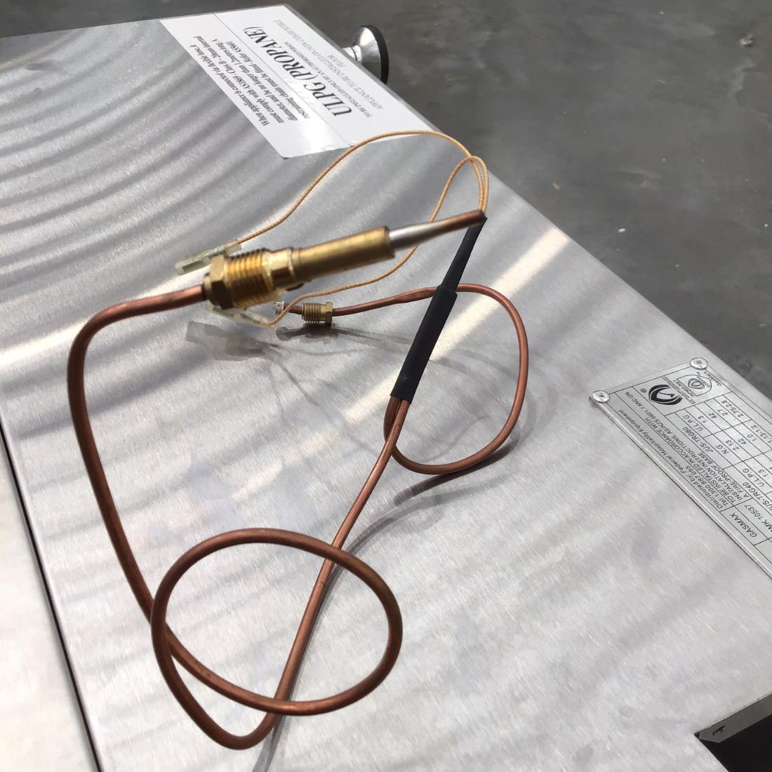 2NDs: Counter top square 2 Shelves Glass cold food display - GN-1200RT-NSW2067