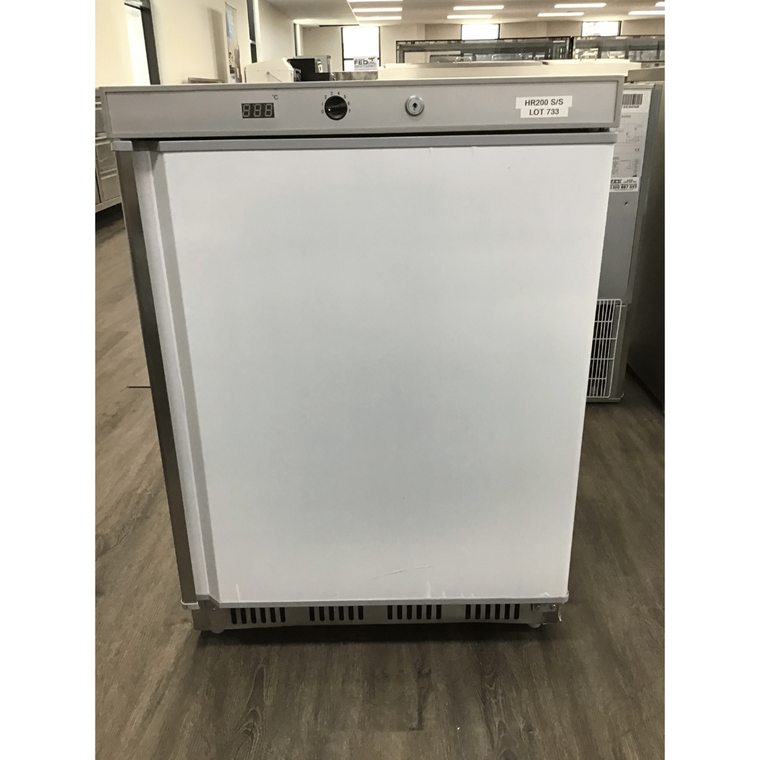 Ex-Showroom: Thermaster Bar Fridge - HR200S/S-VIC733
