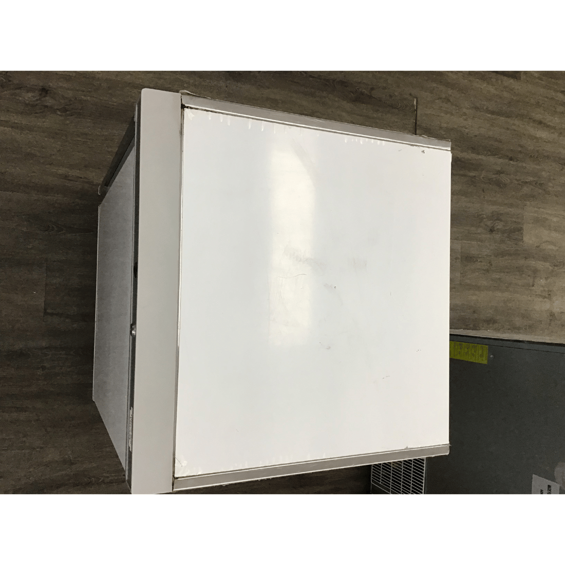 Ex-Showroom: Thermaster Bar Fridge - HR200S/S-VIC733