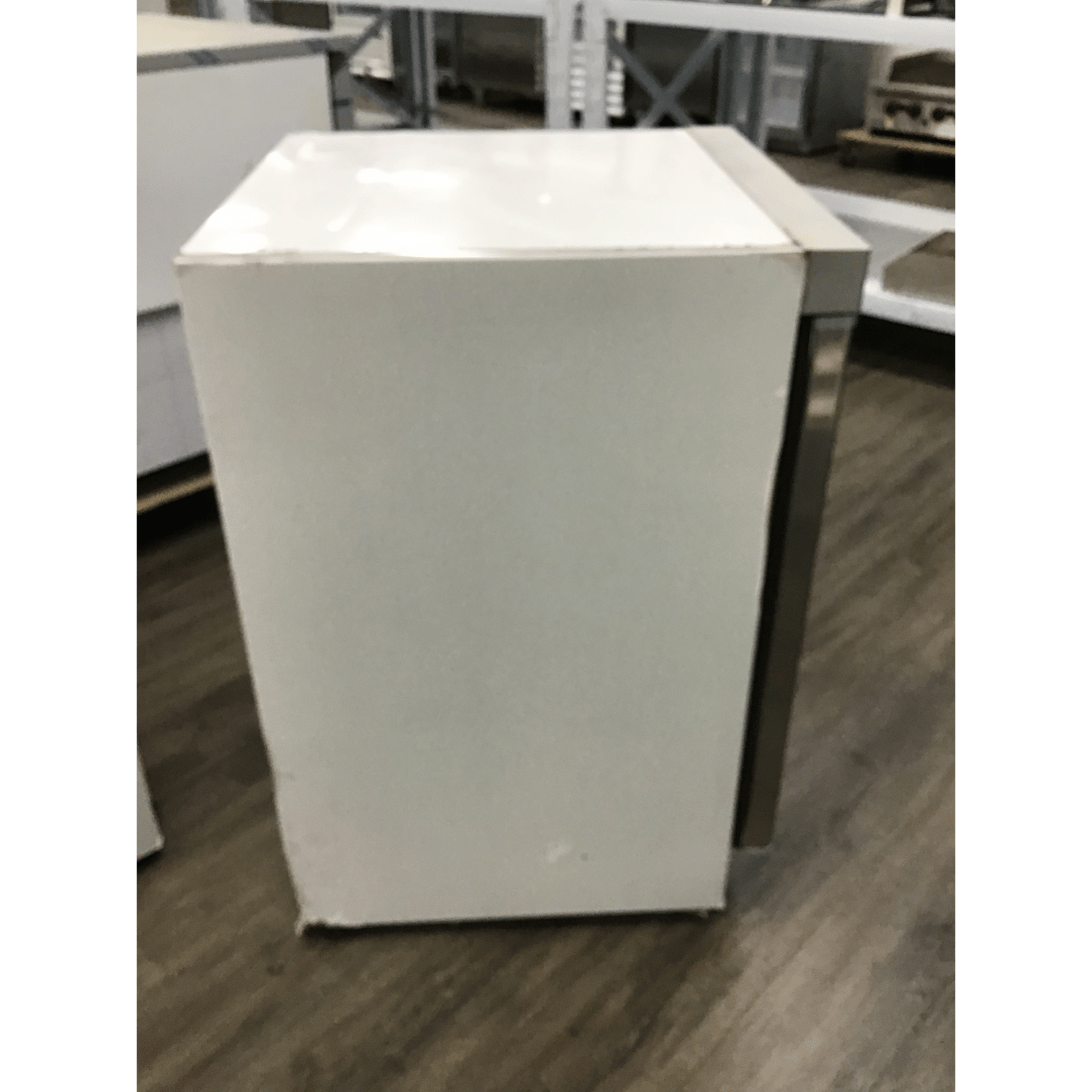 Ex-Showroom: Thermaster Bar Fridge - HR200S/S-VIC733