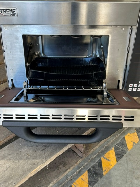 Ex-Showroom: ExtremePro 4L Speed Oven - NP-MWO-SA11-Mar