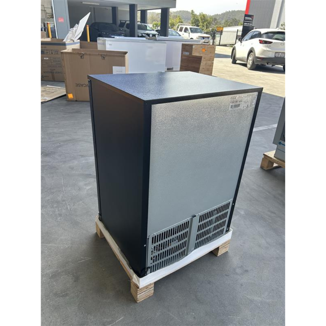Ex-Showroom: Thermaster Under Bench single door Bar Fridge/Cooler - LG-138HC-QLD146