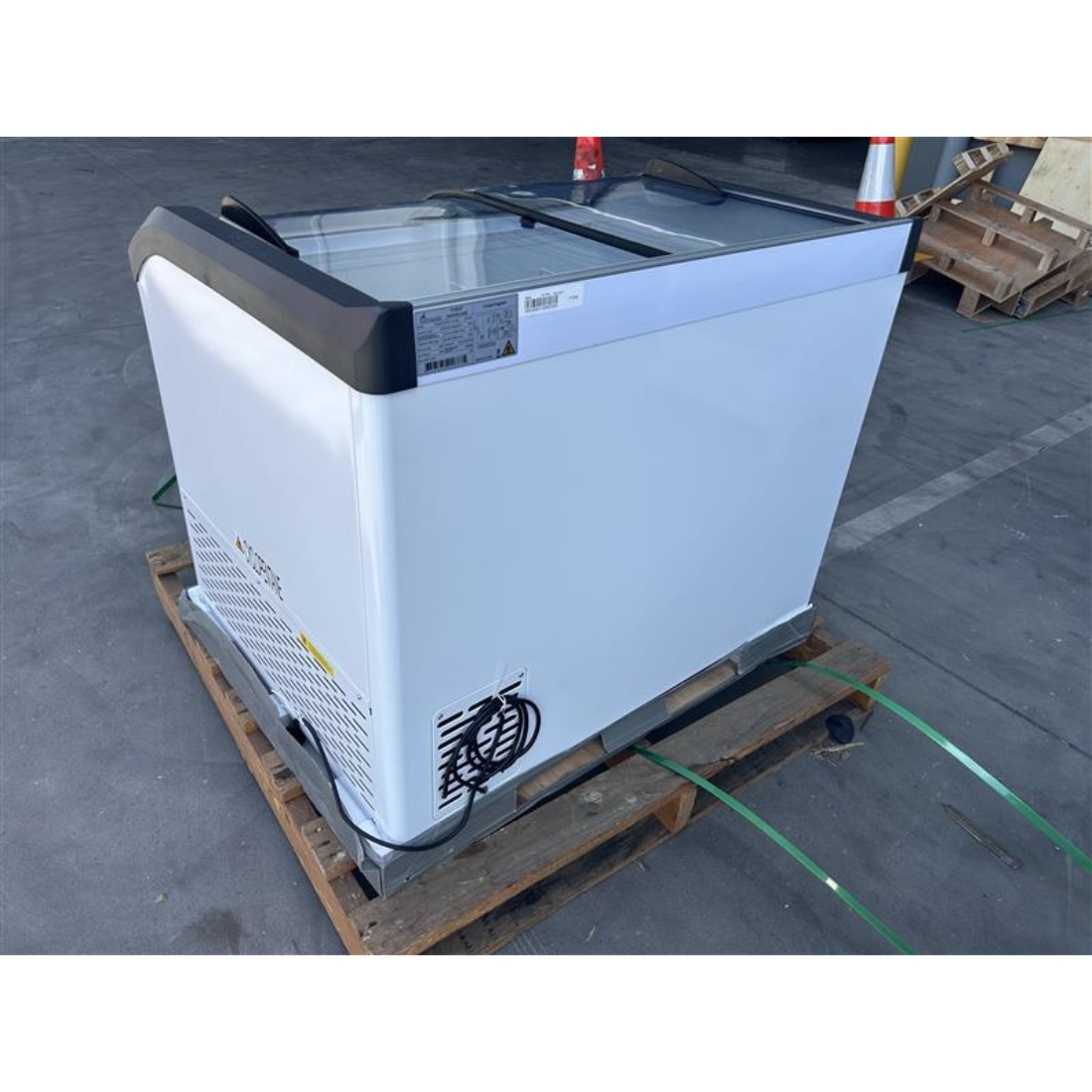 Ex-Showroom: Thermaster Heavy Duty Supermarket Glass Sliding Lid Freezers 303L - SD-306k-QLD145