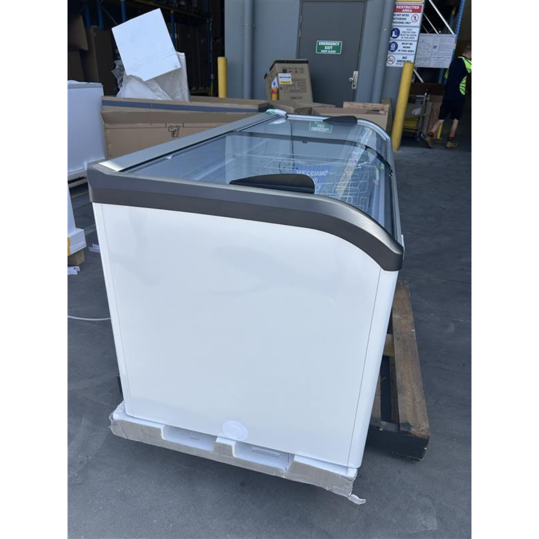 Ex-Showroom: Thermaster Heavy Duty Supermarket Glass Sliding Lid Freezers 446L - SD-666K-QLD142