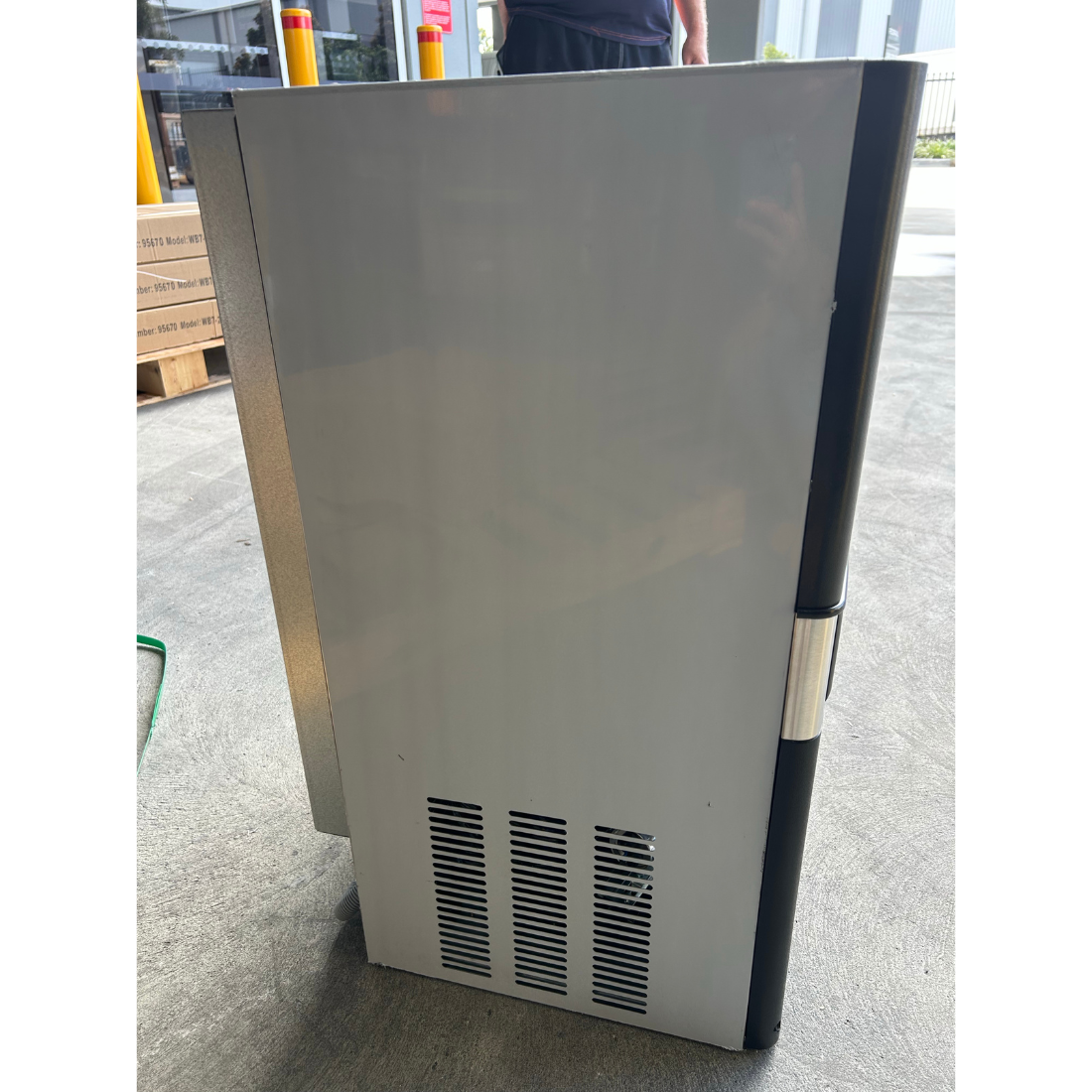 Ex-Showroom: Blizzard Under Bench Ice Maker Air Cooled - SN-80P-QLD124