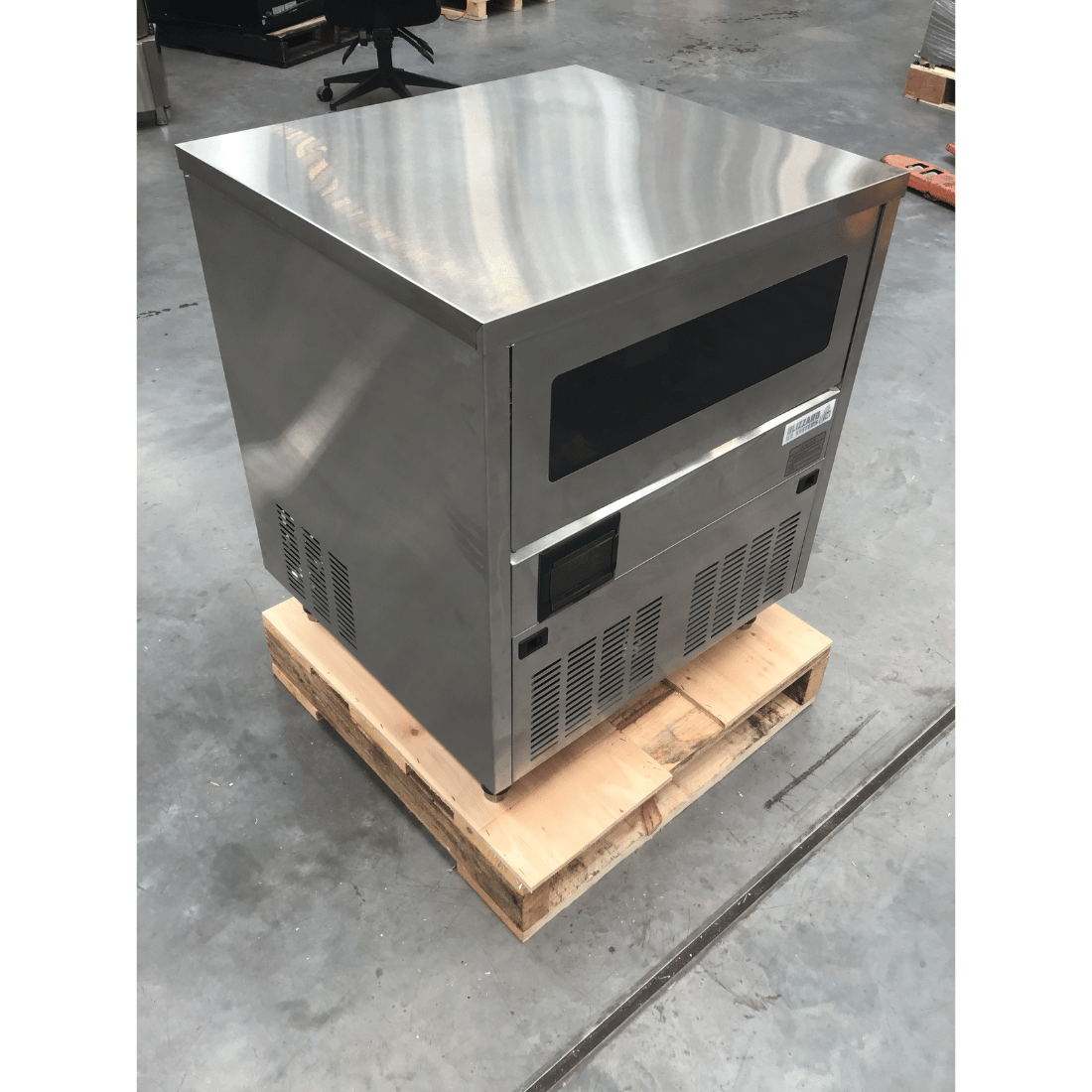 2NDs: Blizzard Under Bench Ice Maker Air Cooled - SN-81B-NSW1949