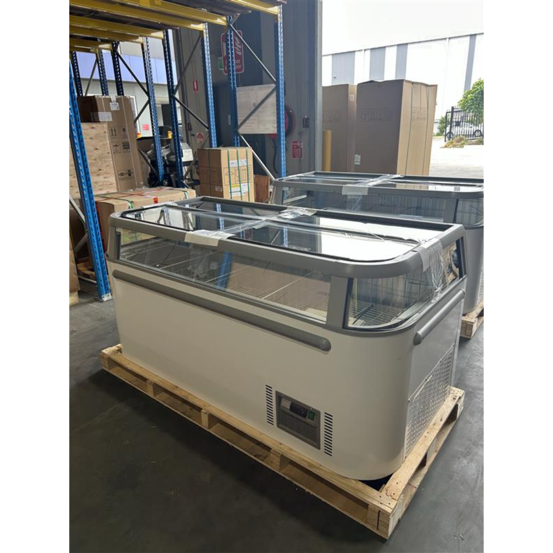 Ex-Showroom: Thermaster Supermarket Island Freezer with Glass Sliding Lids - ZCD-E185G-QLD137